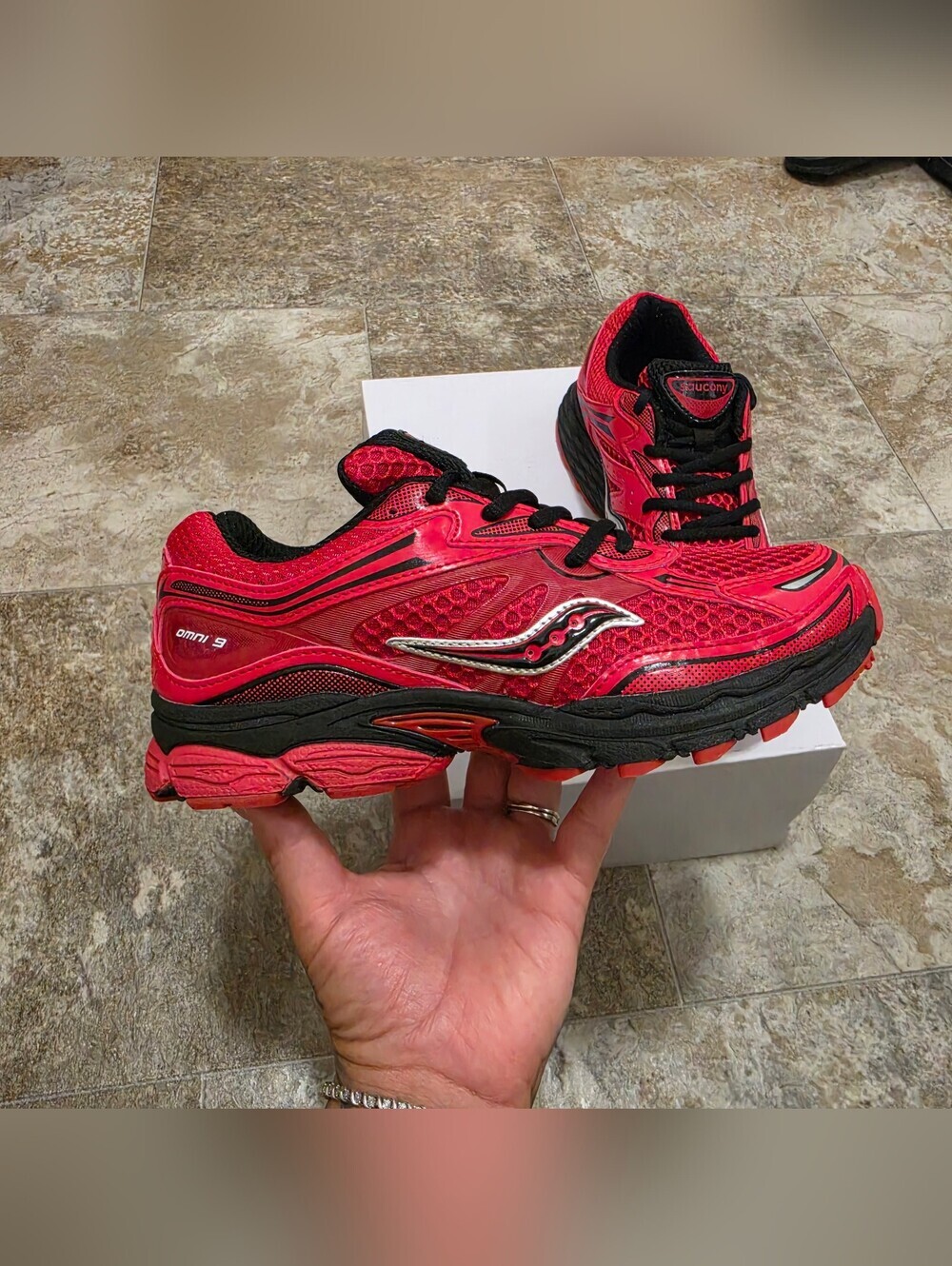 Saucony ProGrid Omni 9 GS "St. Valentine" Red Black Silver SYF25AAM Size 5.5Y